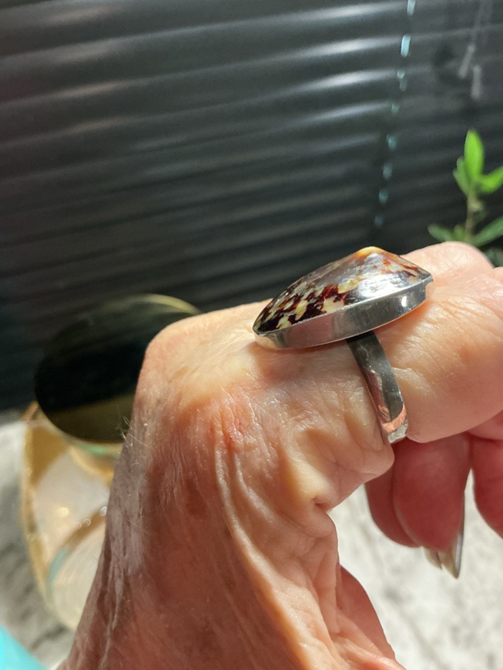 Vintage Handcrafted Brown Limpet Shell Ring 8 - Picture 5 of 15